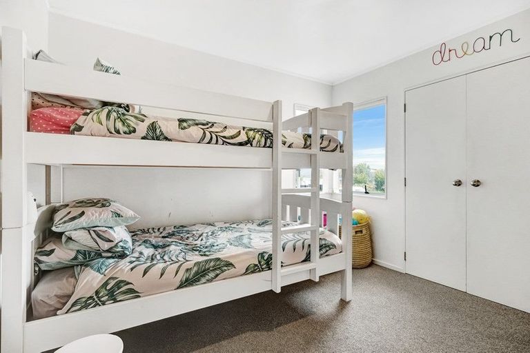 Photo of property in 4 Tiroroa Avenue, Te Atatu South, Auckland, 0610