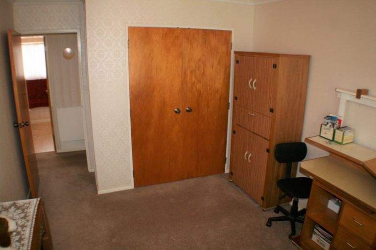 Photo of property in 13 Kent Street, Levin, 5510