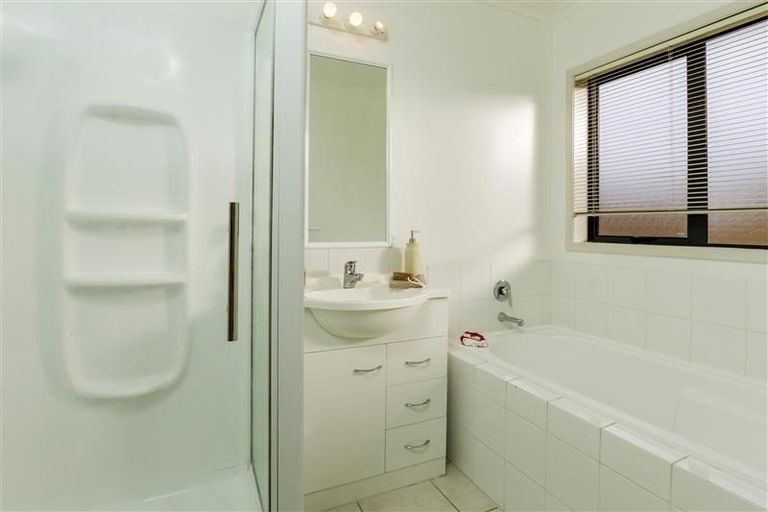 Photo of property in 66 Wattle Farm Road, Wattle Downs, Auckland, 2103