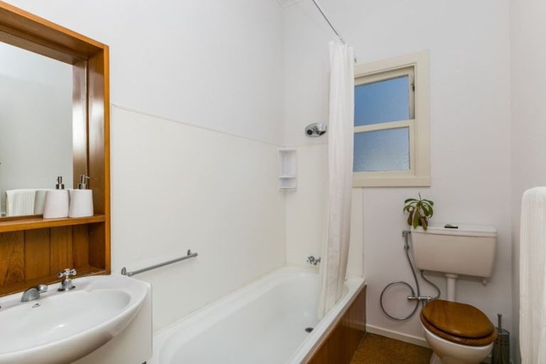 Photo of property in 12 Highbury Road, Highbury, Wellington, 6012