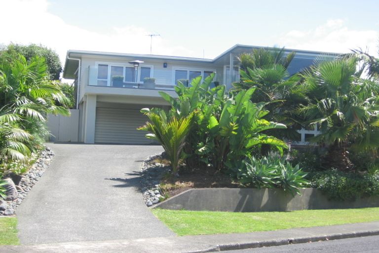 Photo of property in 15 Fowler Street, Northcote, Auckland, 0627