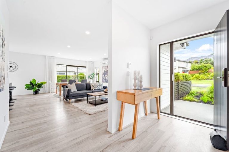 Photo of property in 29 Syd Grant Crescent, Orewa, 0931