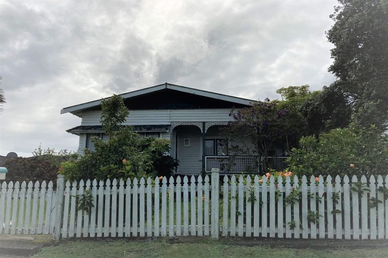 Photo of property in 23 Mcinnes Road, Weymouth, Auckland, 2103