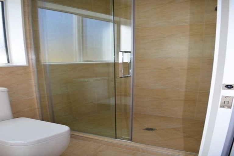 Photo of property in 517 East Coast Road, Murrays Bay, Auckland, 0630