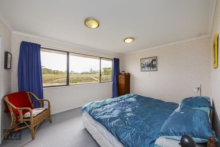 Photo of property in 35 Springdale Grove, Fitzherbert, Palmerston North, 4410