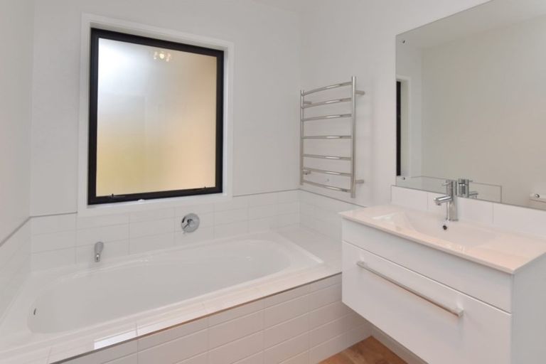 Photo of property in 20 Foxbridge Lane, Conifer Grove, Takanini, 2112