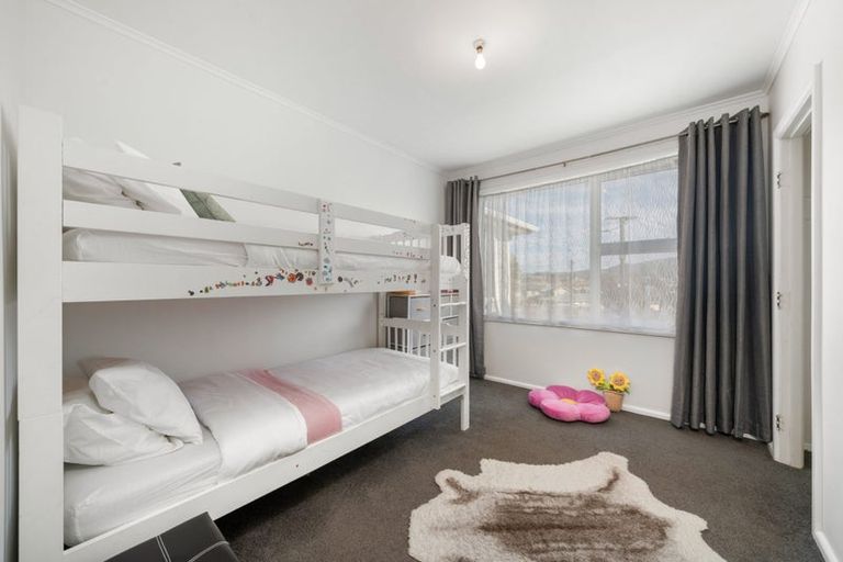 Photo of property in 10 Birman Place, Cannons Creek, Porirua, 5024