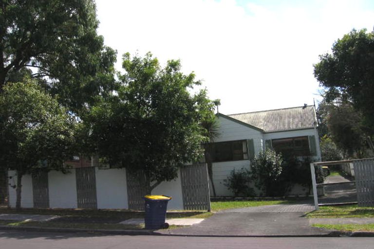 Photo of property in 3 Celina Place, Browns Bay, Auckland, 0630