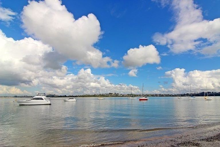 Photo of property in 1/9 Devon Road, Bucklands Beach, Auckland, 2012