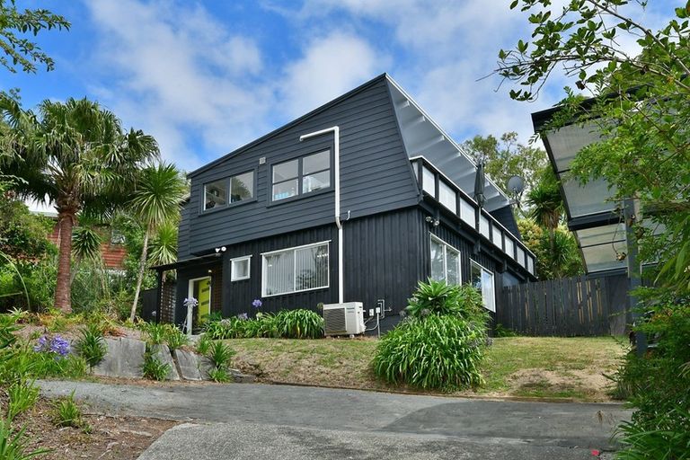 Photo of property in 21 Elliston Crescent, Stanmore Bay, Whangaparaoa, 0932