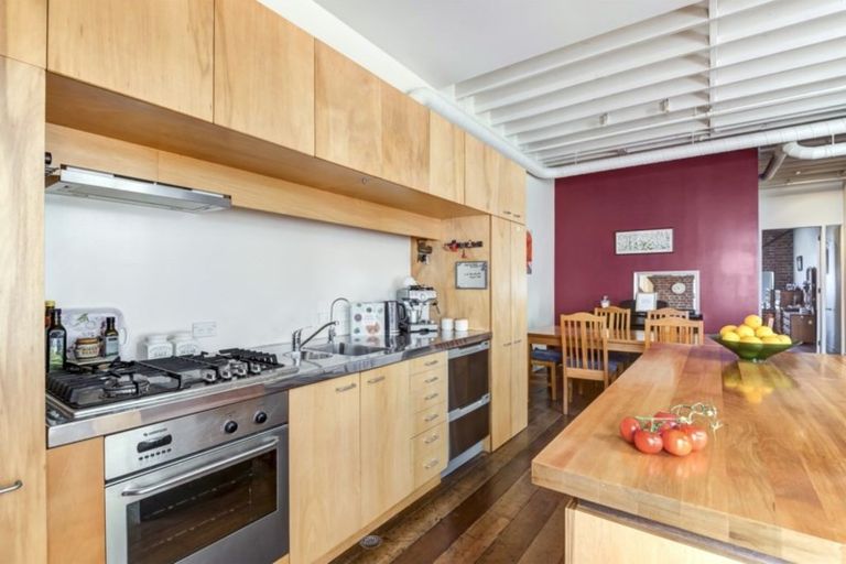 Photo of property in Hannahs Warehouse Apartments, 4/13 Leeds Street, Te Aro, Wellington, 6011