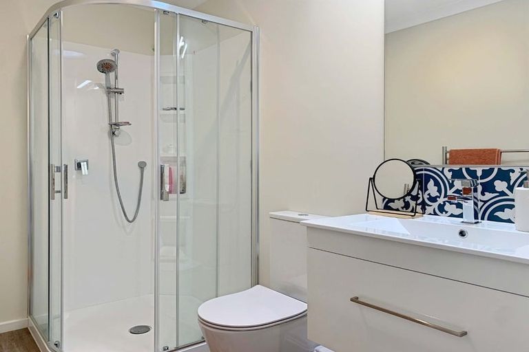 Photo of property in 19b Promontory Crescent, Newlands, Wellington, 6037