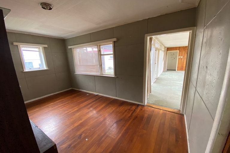 Photo of property in 15 Kirk Street, Otaki, 5512