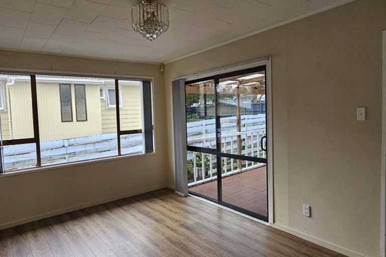 Photo of property in 13 Waari Avenue, Sunnyvale, Auckland, 0612