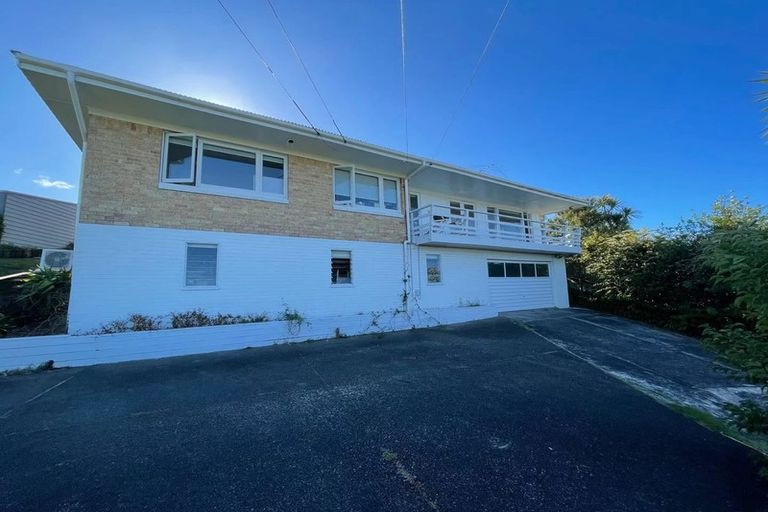 Photo of property in 6 Montgomery Crescent, Cockle Bay, Auckland, 2014