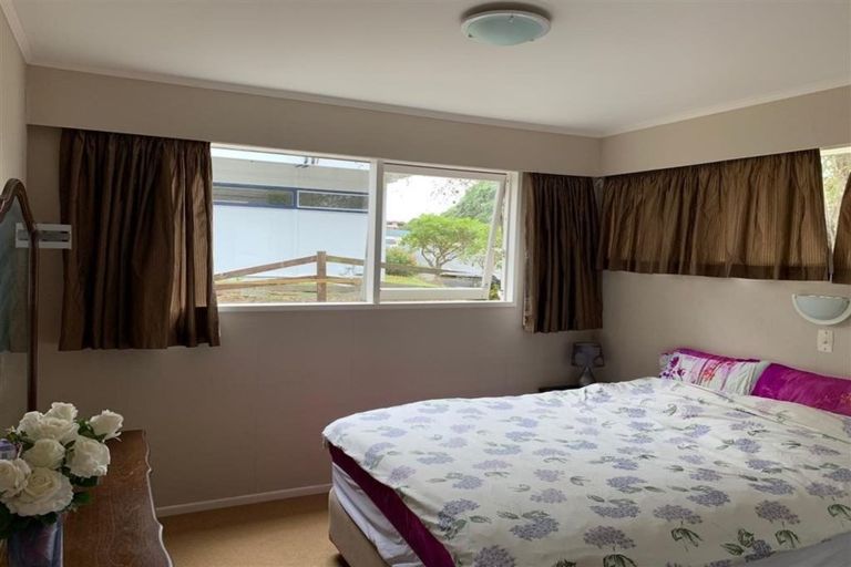 Photo of property in 15 Goddard Grove, Churton Park, Wellington, 6037