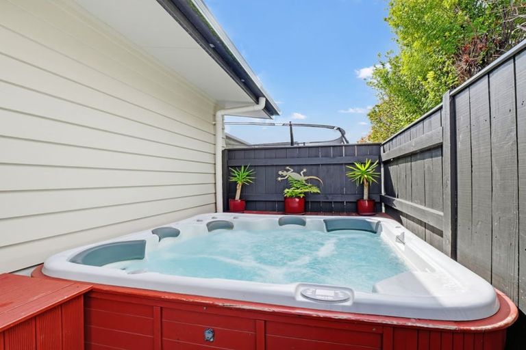 Photo of property in 9 Majestic Way, Kelvin Grove, Palmerston North, 4414