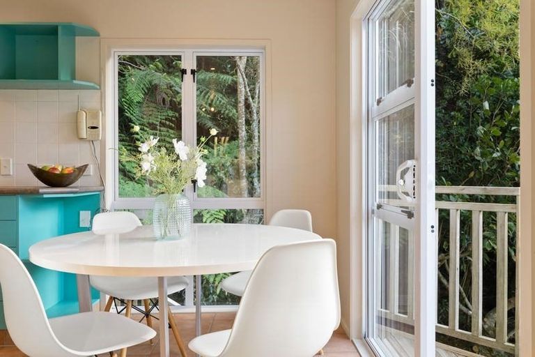 Photo of property in 3a Sylvan Valley Avenue, Titirangi, Auckland, 0604