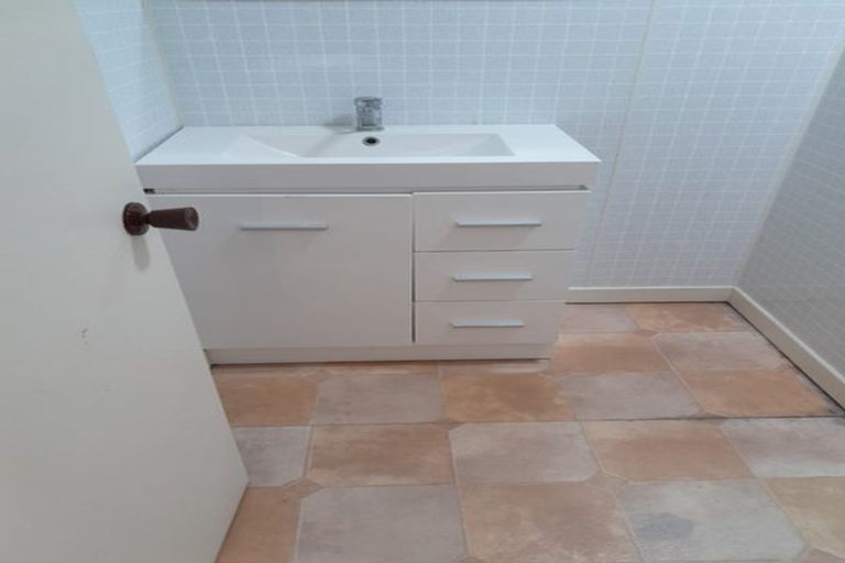 Photo of property in 17 Third Avenue, Avenues, Whangarei, 0110