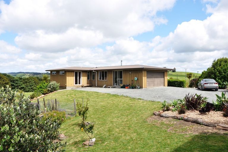 Photo of property in 301 Ranganui Road, Kaiwaka, 0573