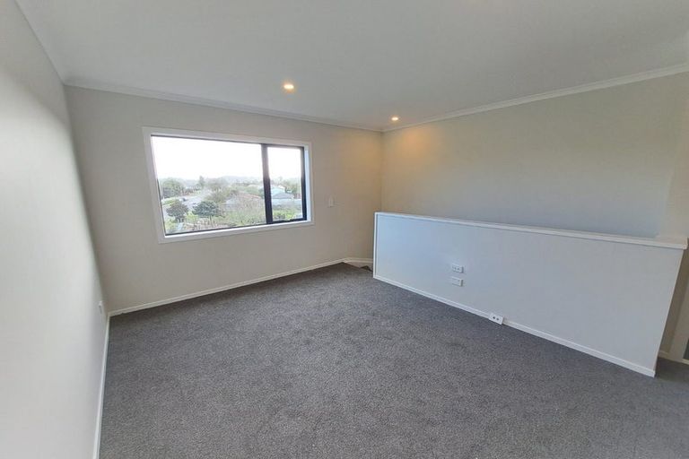 Photo of property in 2/125b Metcalfe Road, Ranui, Auckland, 0612
