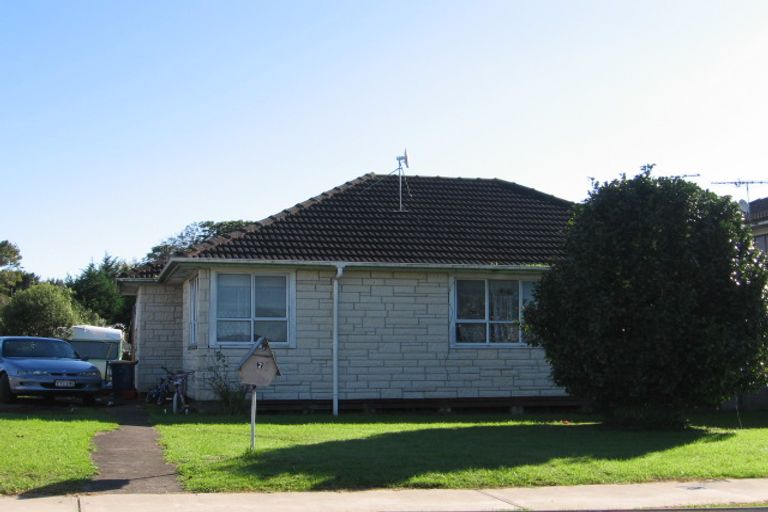 Photo of property in 2 Roberts Road, Te Atatu South, Auckland, 0610