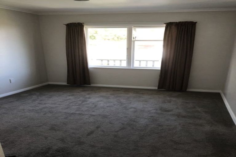 Photo of property in 6 Middlesex Place, Northland, Wellington, 6012