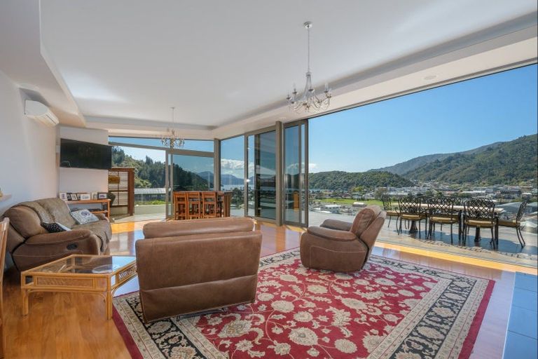 Photo of property in 26 Gravesend Place, Picton, 7220