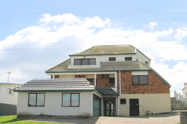 Photo of property in 1061 Papamoa Beach Road, Papamoa Beach, Papamoa, 3118