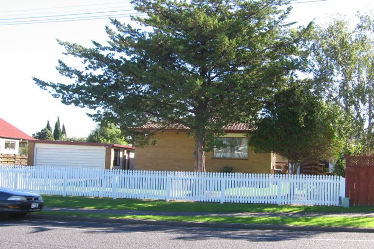 Photo of property in 54 Hutchinsons Road, Bucklands Beach, Auckland, 2014