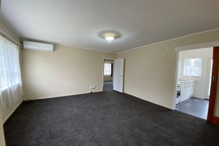 Photo of property in 2/76 Millbrook Road, Henderson, Auckland, 0612