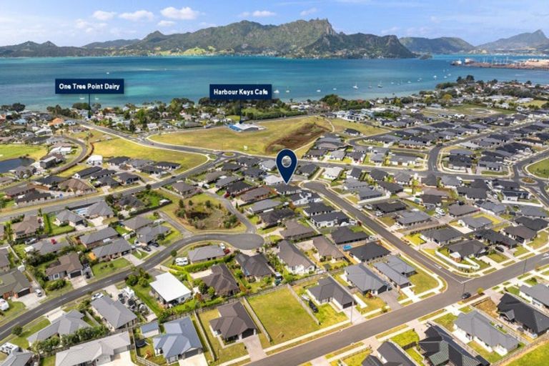 Photo of property in 13 Olney Court, One Tree Point, 0118