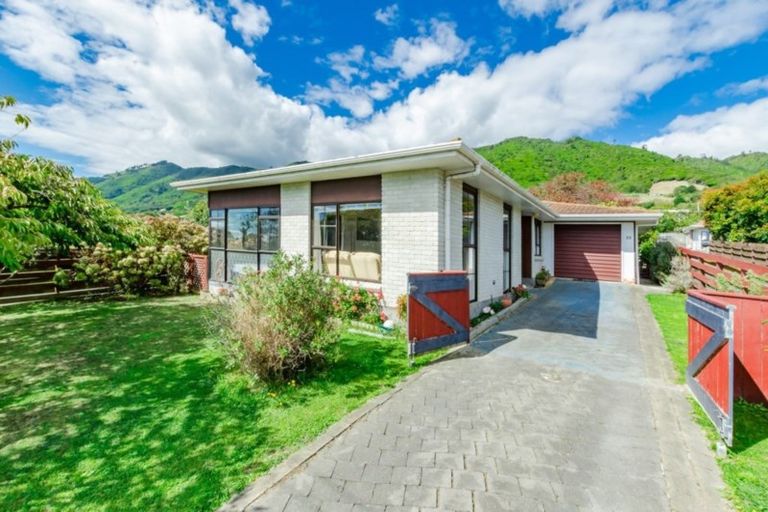 Photo of property in 23 Matenga Street, Waikanae, 5036