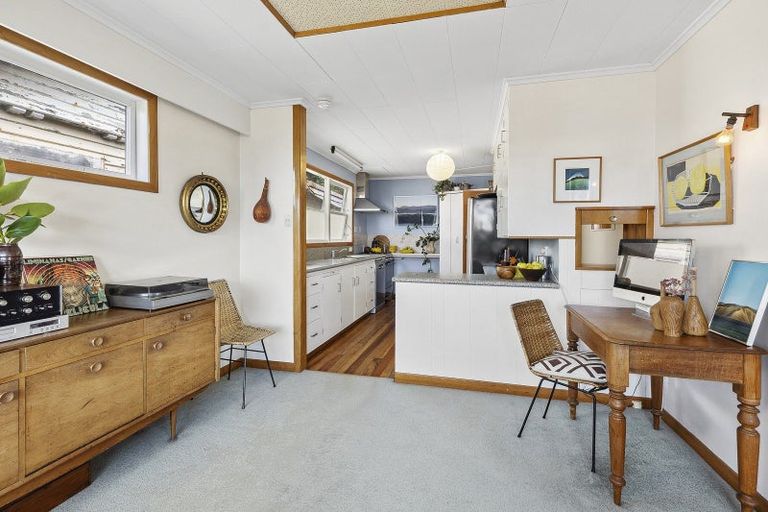 Photo of property in 130 Breaker Bay Road, Breaker Bay, Wellington, 6022