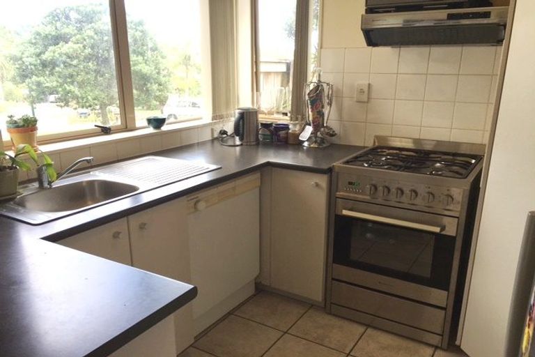 Photo of property in 35 Calypso Way, Unsworth Heights, Auckland, 0632