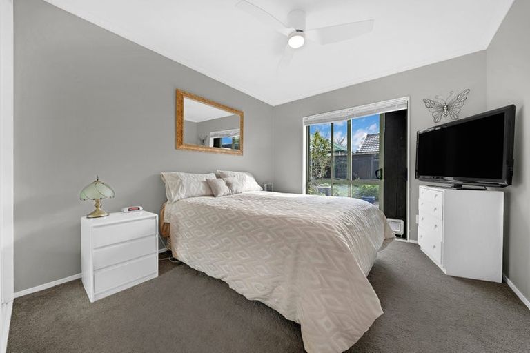 Photo of property in 6 Craiburn Street, Ranui, Auckland, 0612