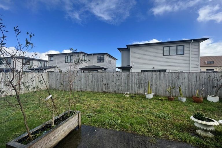 Photo of property in 22 Popokatea Drive, Takanini, 2112