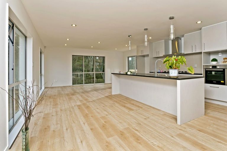 Photo of property in 98 Tiriwa Drive, Massey, Auckland, 0614