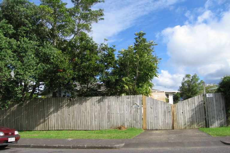 Photo of property in 32 Montmere Avenue, Te Atatu Peninsula, Auckland, 0610