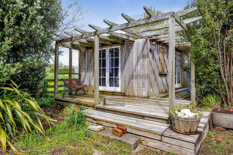 Photo of property in 150 Wirihana Road, Hawera, 4674