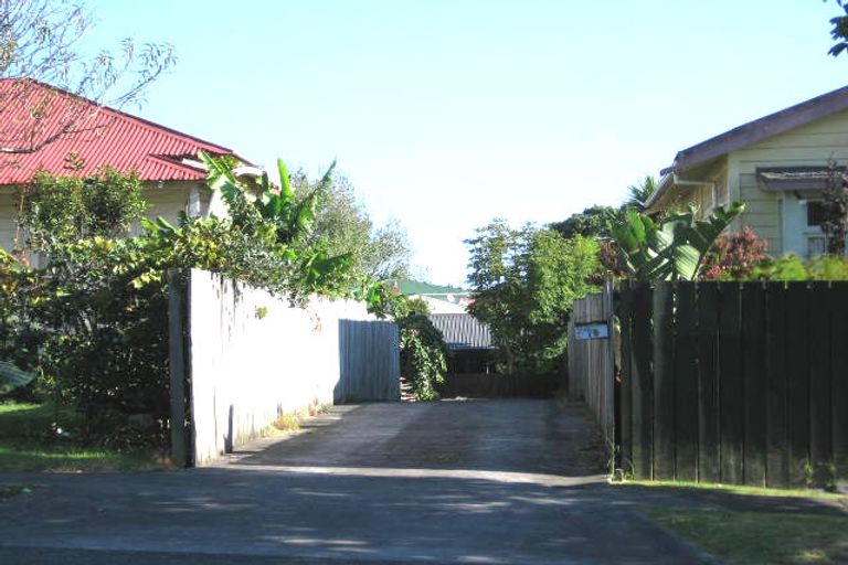 Photo of property in 1/19 Islington Avenue, New Lynn, Auckland, 0600