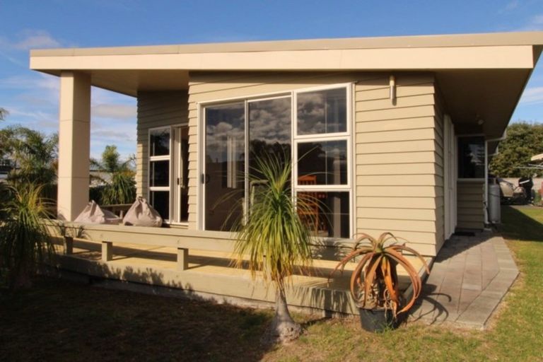 Photo of property in 100 Kauri Crescent, Matarangi, Whitianga, 3592