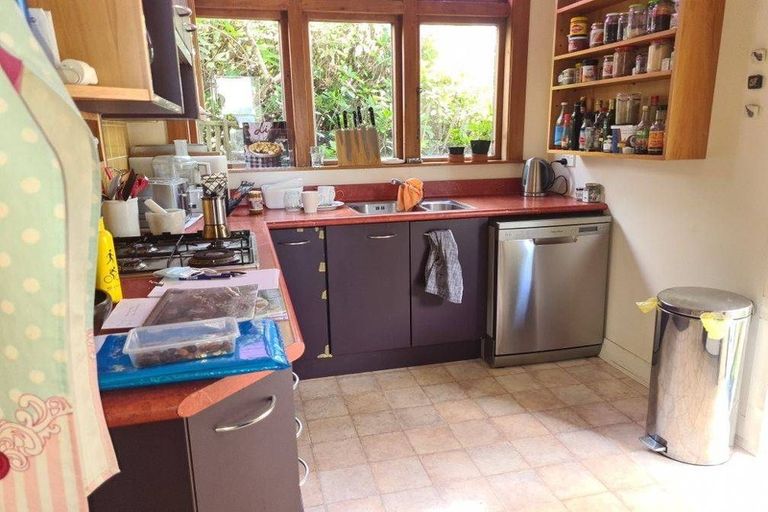 Photo of property in 24 Lincoln Street, Brooklyn, Wellington, 6021