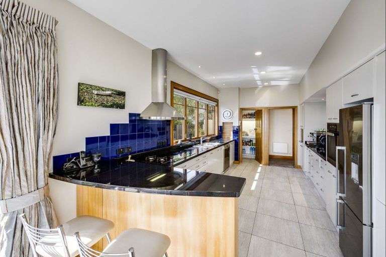 Photo of property in 8 George Street, Hospital Hill, Napier, 4110