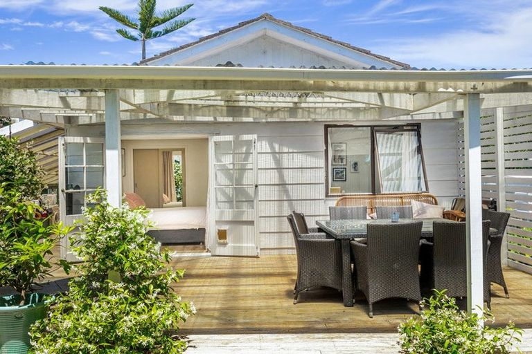 Photo of property in 46 Lavelle Road, Henderson, Auckland, 0612