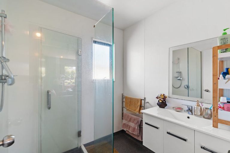 Photo of property in 64 Cuffs Road, Wainoni, Christchurch, 8061