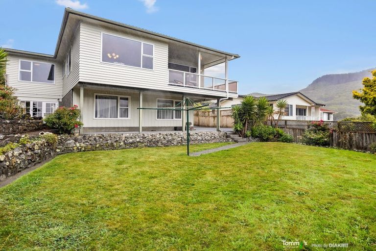 Photo of property in 7 Nuffield Street, Tawa, Wellington, 5028