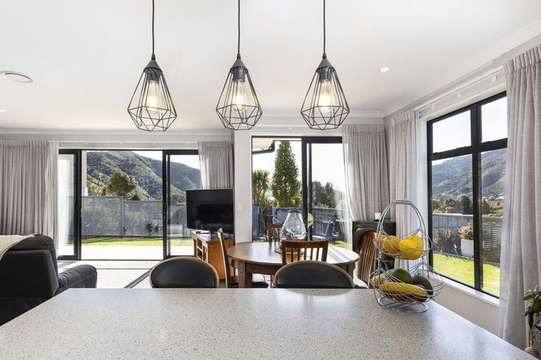 Photo of property in 10 Admiralty Place, Waikawa, Picton, 7220