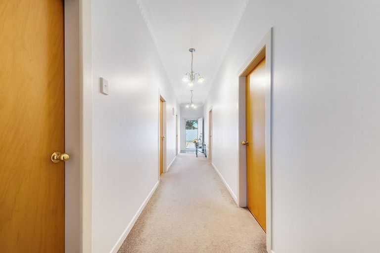 Photo of property in 3 Freyberg Avenue, Papatoetoe, Auckland, 2104