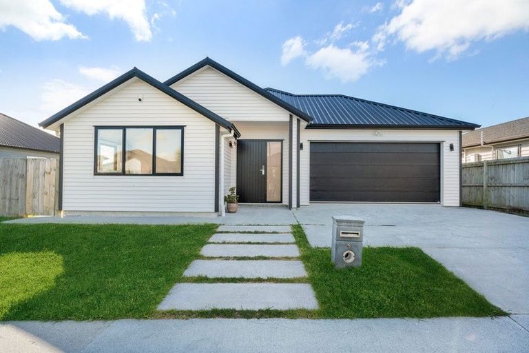 Photo of property in 6 Twin Parks Rise, Papakura, 2110